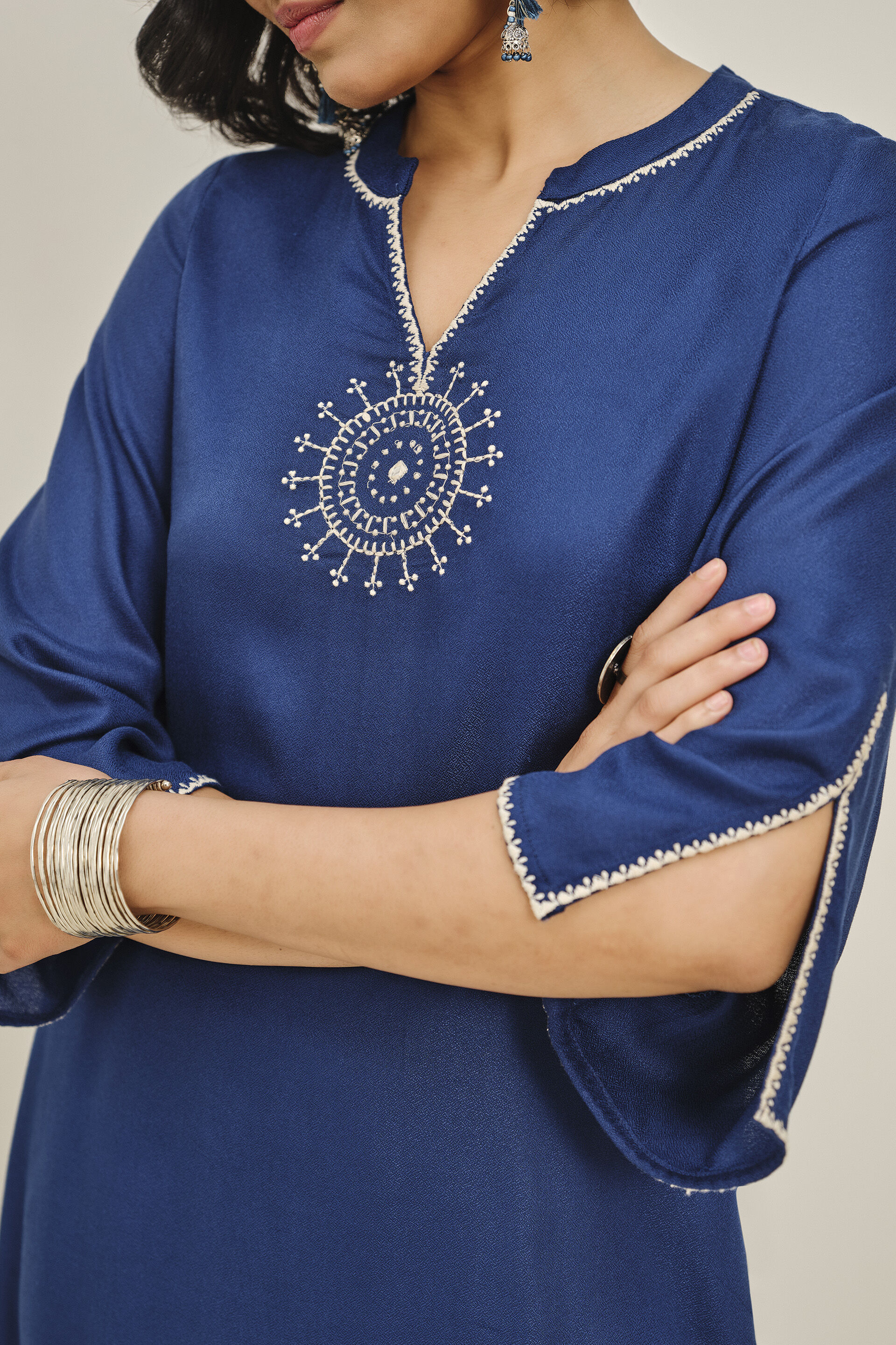 Indigo Saaz Embroidered Kurta Set, Indigo, image 3